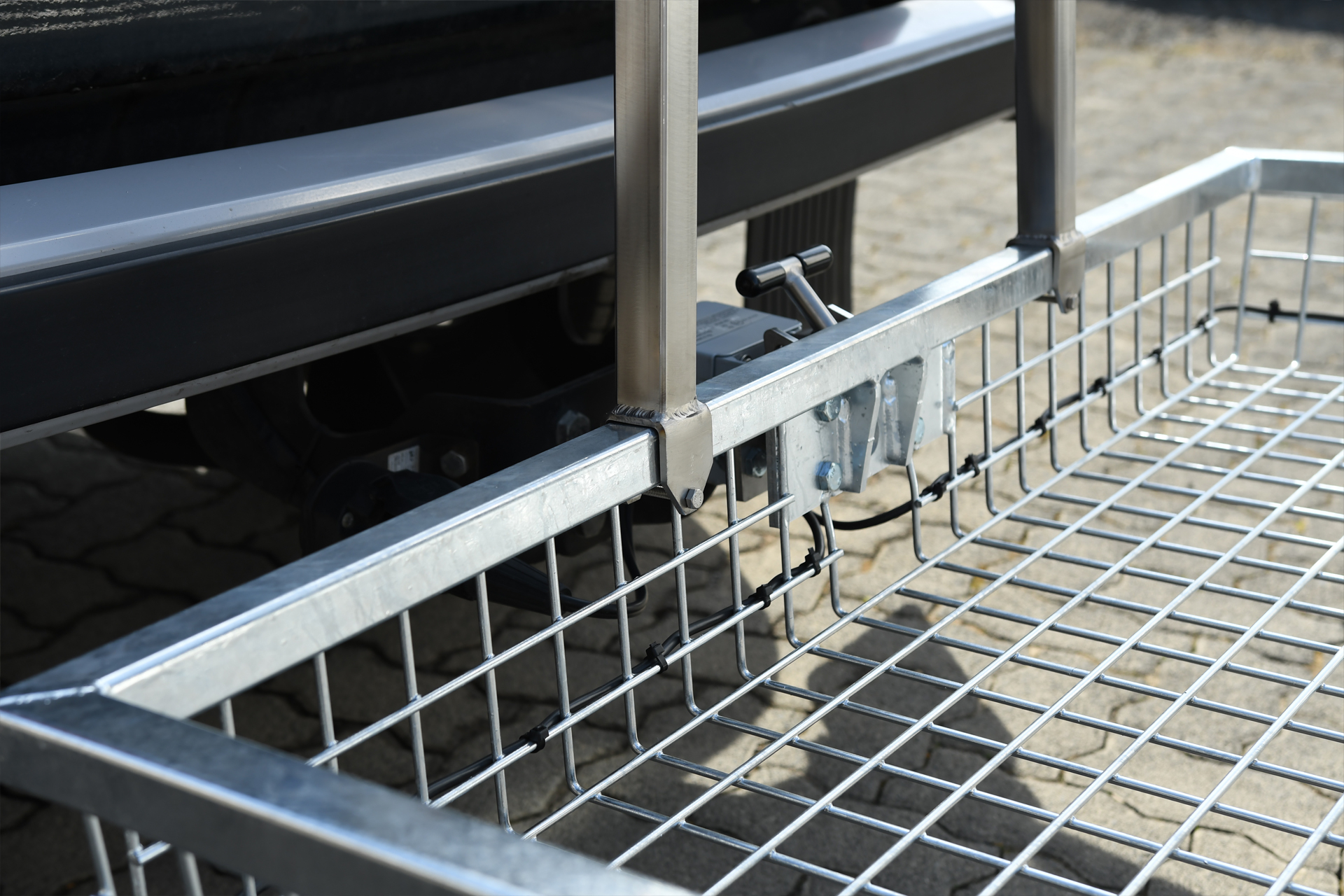 Rohrbügel zur Ladungssicherung aus Edelstahl