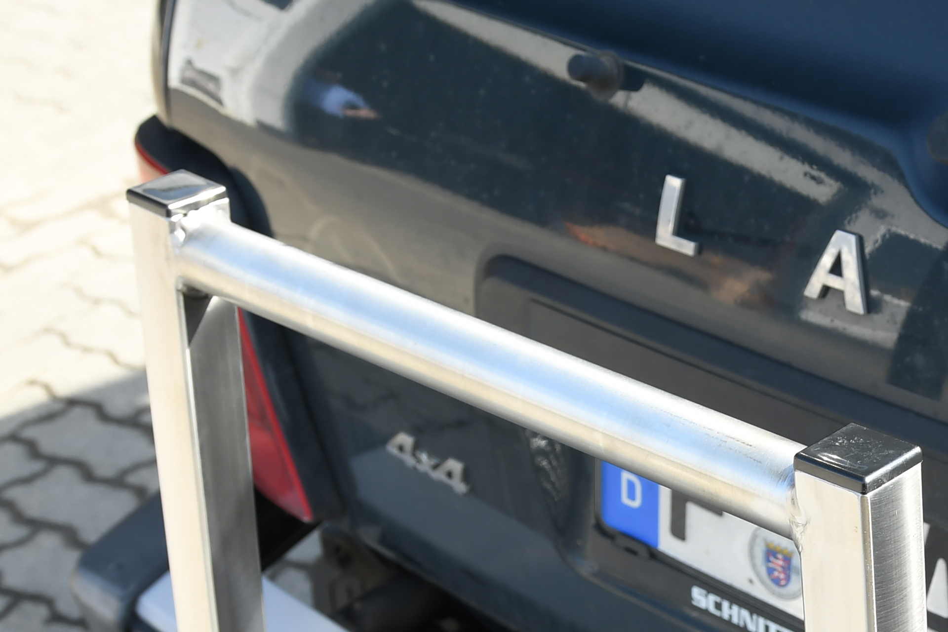 Rohrbügel zur Ladungssicherung aus Edelstahl