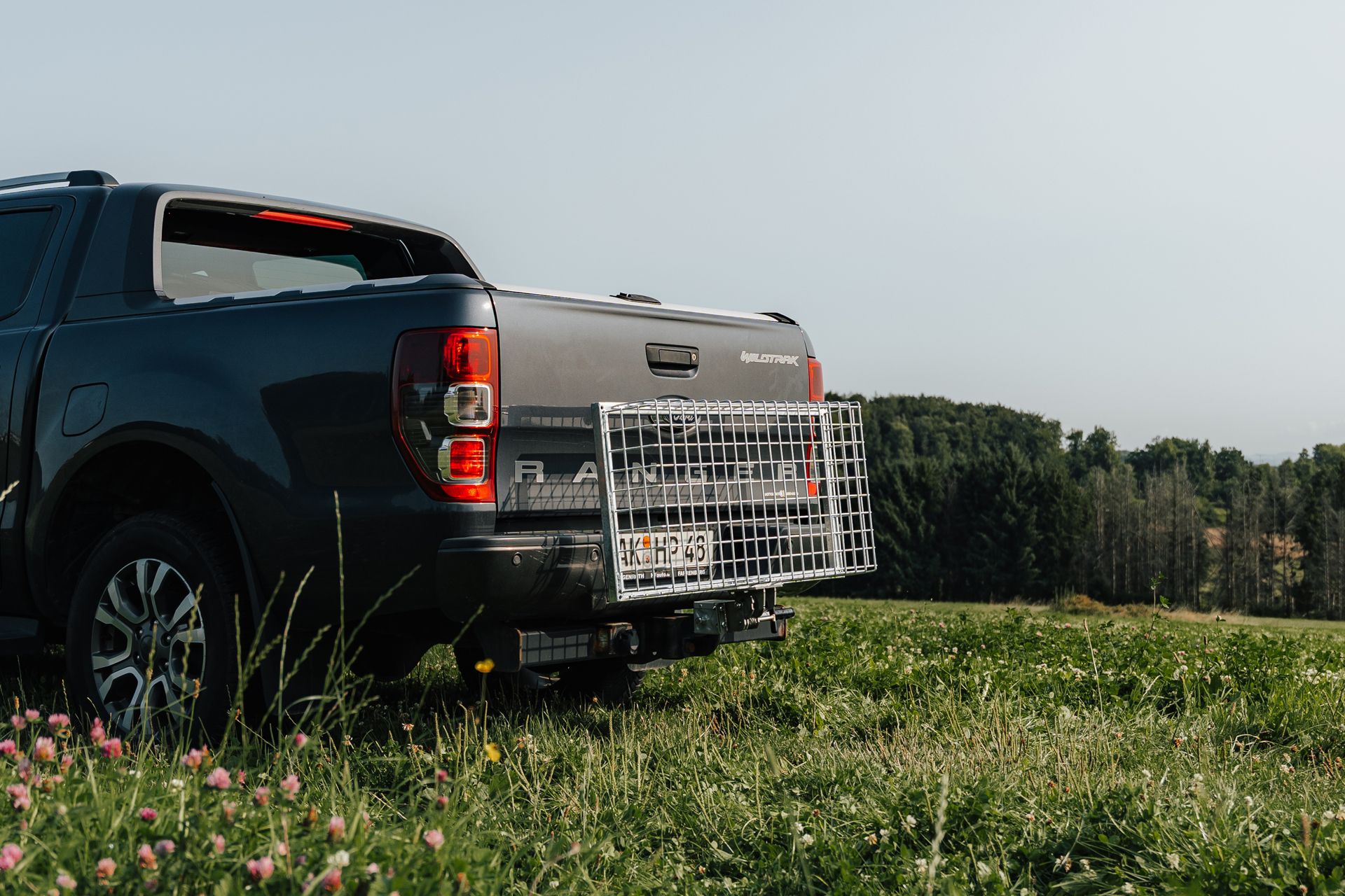 Hochklappbare Absenkvorrichtung aus Edelstahl