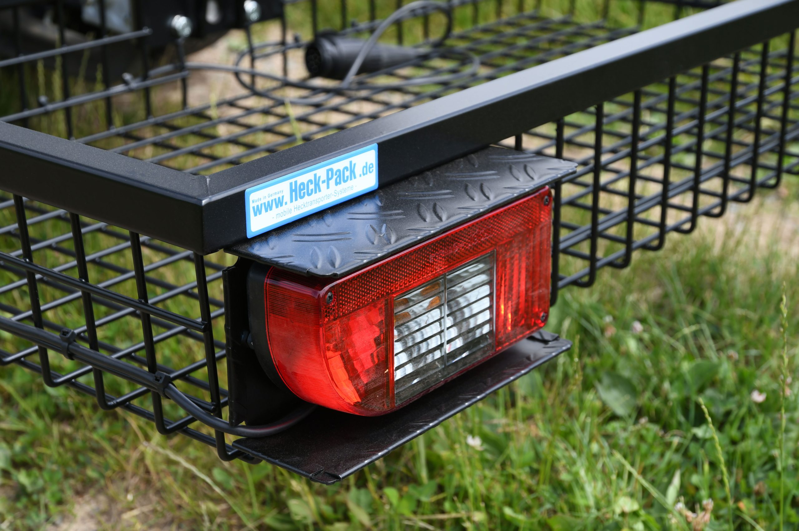 Beleuchtungssatz mit pulverbeschichteter Schutzeinrichtung, Schwarz, 13pol.